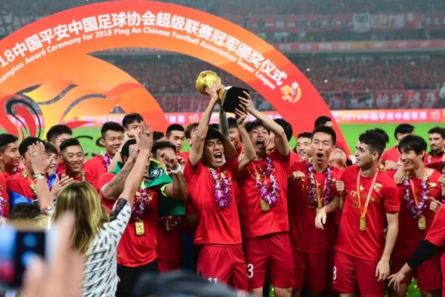 法国公布世界杯25人名单：本泽马姆巴佩领衔